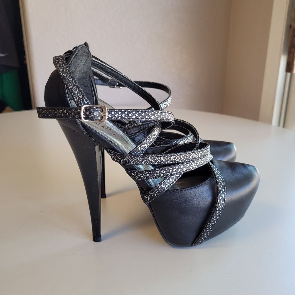 Qupid Women's Size 7 Black Strappy Closed Toes Platform Stiletto High Heels